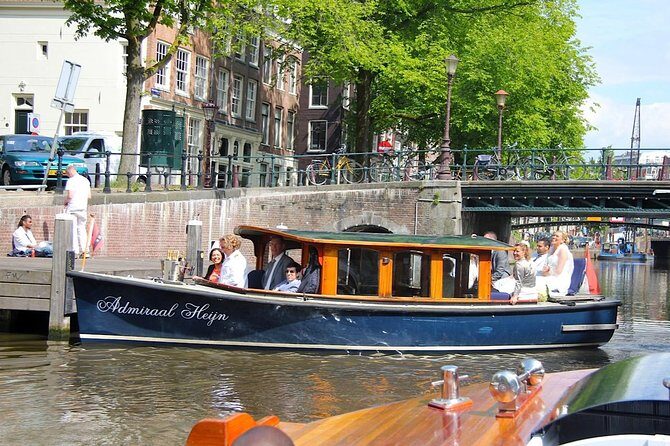 Private boat tour on a electric saloon boat - Drinks on board: what’s included vs. what you’ll pay for