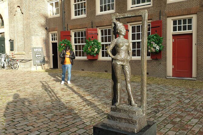 Red Light District Tour by Locals, Small Group (approx 4) - Who should book this Red Light District tour?