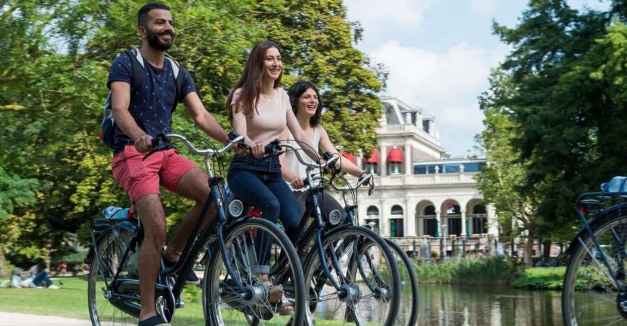 Rent a bike in Amsterdam | 1, 2, 3+ hours - Hitting the streets: why this Amsterdam bike rental feels local