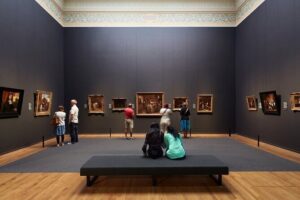 Rijksmuseum Amsterdam and Canal Cruise with Snackbox - The canal cruise setup: open ticket + onboard audio in 20 languages