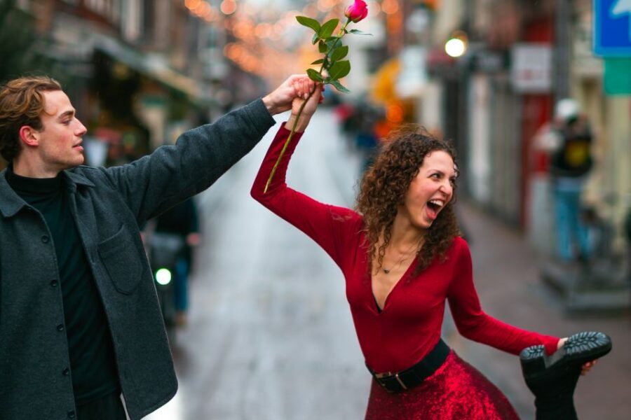 Romantic Photoshoot Experience for Couples in Amsterdam - Stop 2: The 9 Straatjes Photo Walk (45 Minutes) and the Kinds of Shots You’ll Get