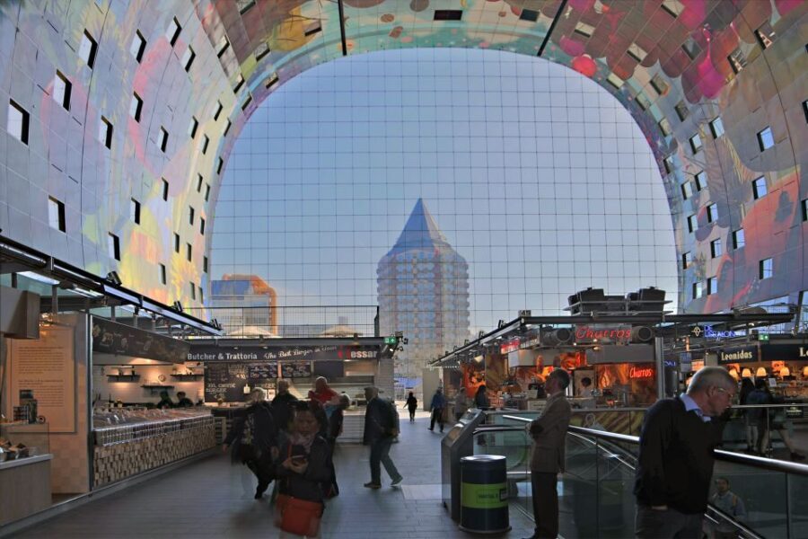 Rotterdam: 2-Hour Guided Walking Tour - Guides, pacing, and small-group feel