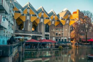Rotterdam: Highlights & Gems Walking Tour with Dutch Local - The route: where you start, where you end, and why it matters