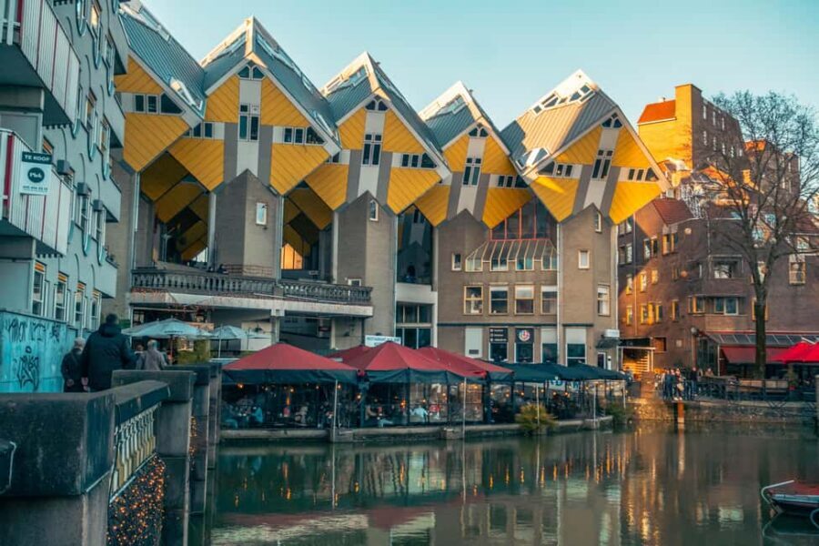 Rotterdam: Highlights & Gems Walking Tour with Dutch Local - The route: where you start, where you end, and why it matters