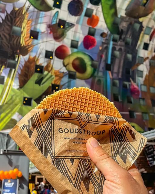 Rotterdam: Markthal Tour, Meet & Taste, and Het Witte Huis - A quick Cube Houses photo stop that actually makes sense