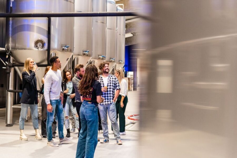 Rotterdam: Stadshaven Brewery Tour with Beer Tastings - The 90–100 minute flow: brewing views, then a gastropub tasting