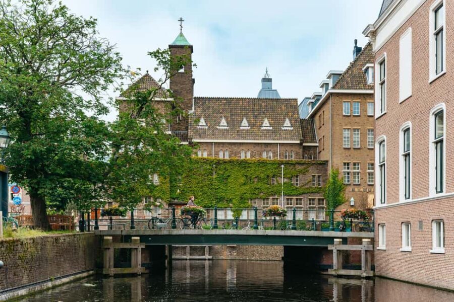The Hague: Canal Cruise with music from local artists - What the live guide narration actually does for you