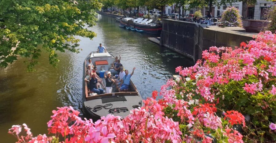 The Hague: City Canal Cruise - Bierkade 19 Check-In: Start Easy, End Same Place