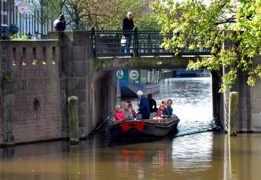 The Hague: City Canal Cruise - Price for $17: What You Really Get