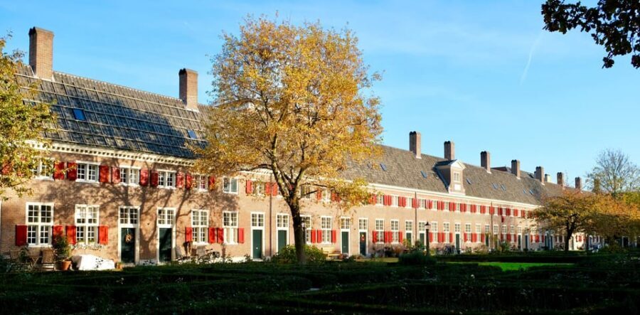 The Hague: Courtyard Walking Tour - Price and Value: How $9 for 90 Minutes Actually Adds Up