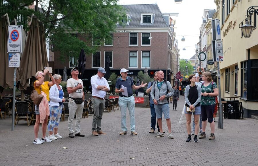 The Hague: Courtyard Walking Tour - Courtyards with a Purpose: Charity, Quiet, and Community