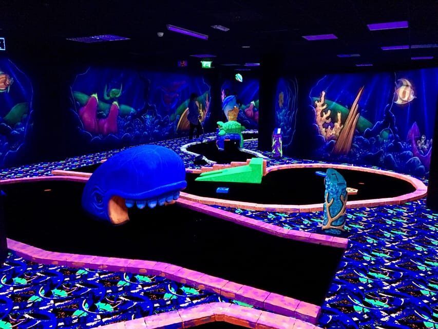 The Hague: Glowgolf Glow in the Dark Indoor Minigolf - GlowGolf Scheveningen in The Hague: what the experience is really like