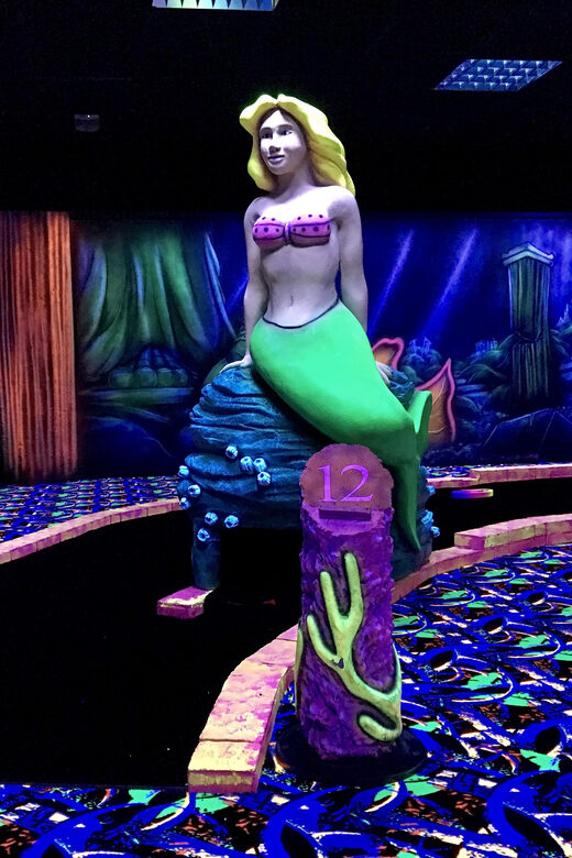 The Hague: Glowgolf Glow in the Dark Indoor Minigolf - Indoor timing: what “1 hour” really means for your visit