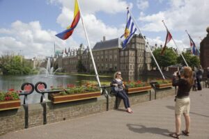 The Hague: Highlights Bike Tour - Meet-up, bike sizing, and rain-ready basics