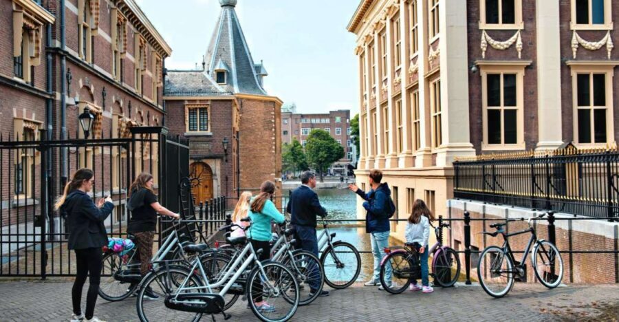 The Hague: Highlights Bike Tour - Binnenhof: the Dutch Parliament area, up close