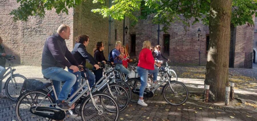 The Hague: Highlights Bike Tour - Royal Stables and royal surroundings: the elegant side of town
