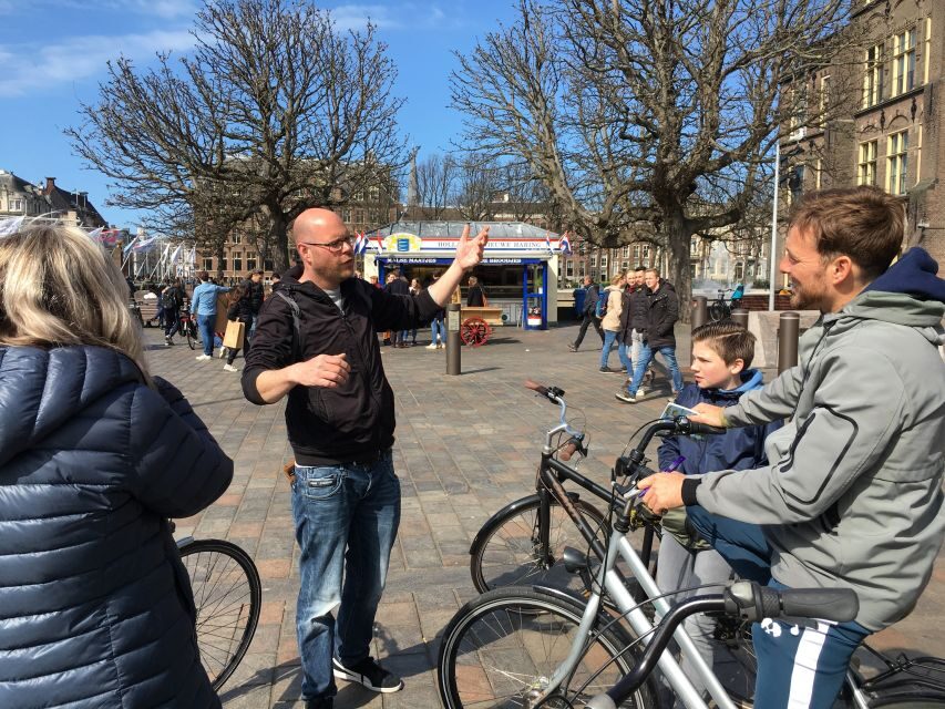 The Hague: Highlights Bike Tour - Lange Voorhout: cycling through refined streets