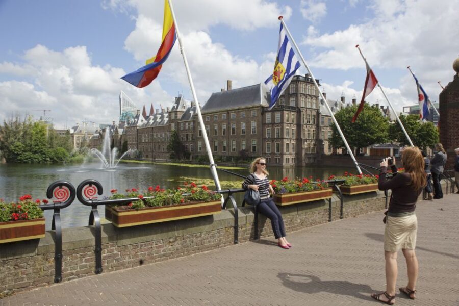 The Hague: Highlights Bike Tour - Meet-up, bike sizing, and rain-ready basics
