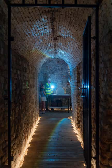Utrecht: Lofen Palace with Entry Ticket & Guide (Dutch) - Your underground walk: arches, cellars, and the “where did it go” feeling