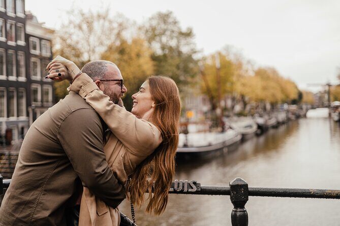 Vacation Photoshoot & Tour in Amsterdam - Damrak stop: the center-stage energy and easy landmark posing