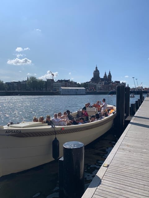 Visit Amsterdam by Boat with a French Guide (french) - Price and value: why $41 can be a fair deal here