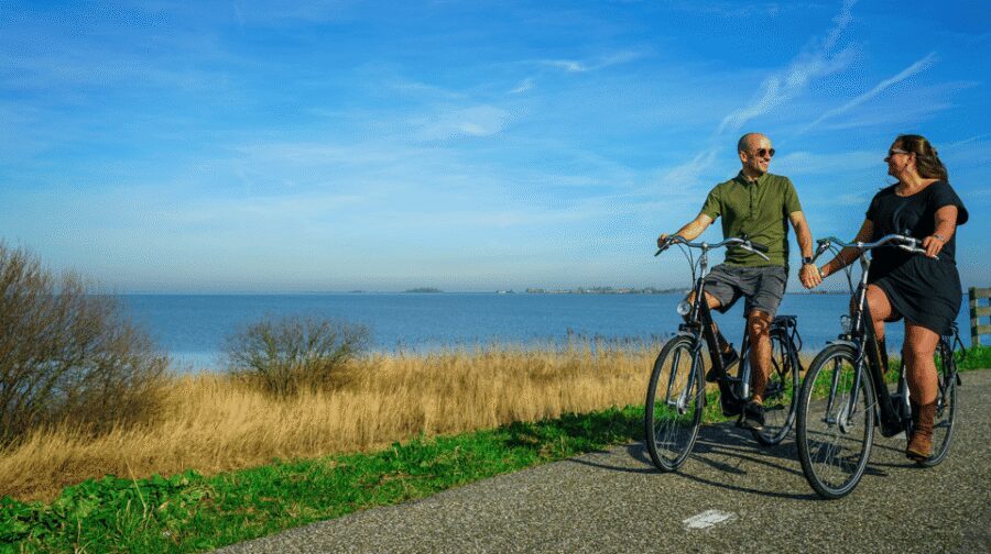 Volendam: E-Bike Rental including Highlights-Routes - Jacobs Hoeve Cheese Farm: tasting, cows, and a real break