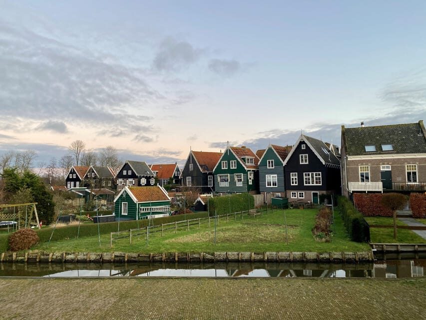 Volendam: E-Bike Rental including Highlights-Routes - Zuiderwoude and Broek in Waterland: best explored on foot