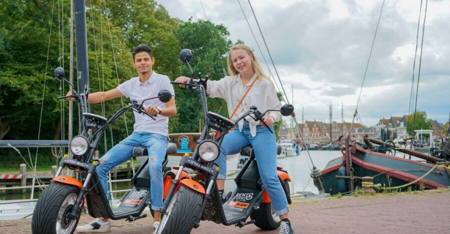 Volendam: E-Scooter Rental - The Dike Route: Windmills, Meadows, and Big Open Views