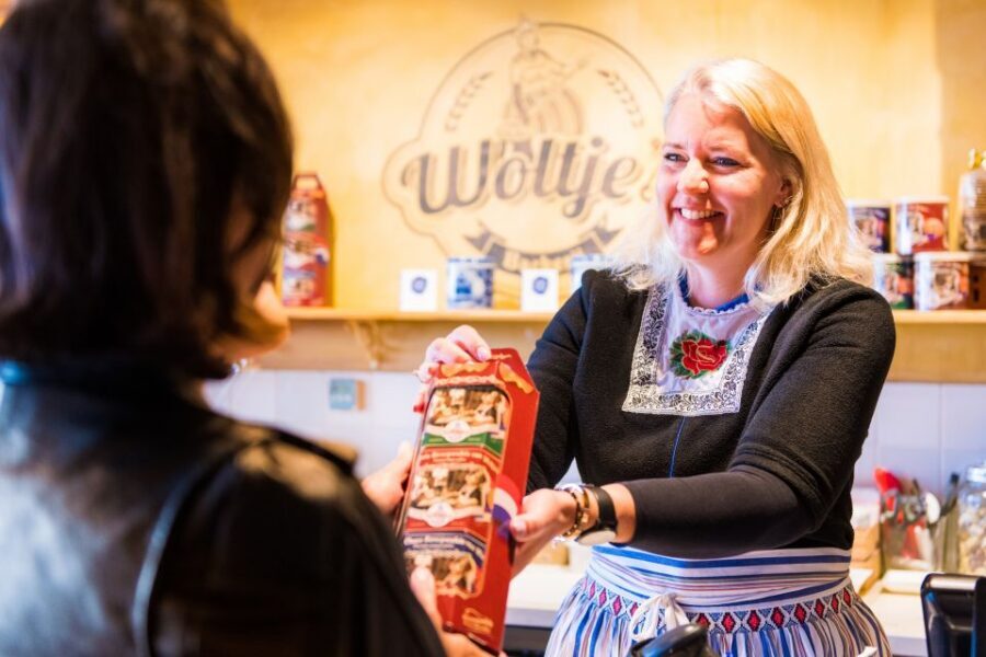 Volendam: Stroopwafel Experience with Tasting - Inside the Old Dutch Bakery: What You’ll See First