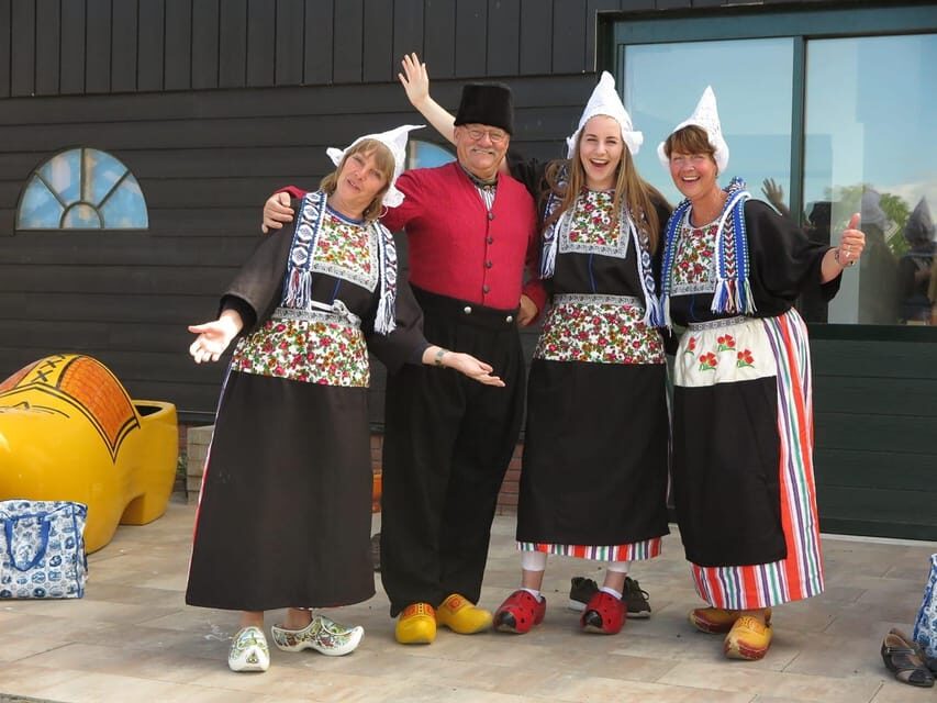 Volendam: Traditional Costume Photo with Cheese & Clog Tour - Key Things I’d Focus On