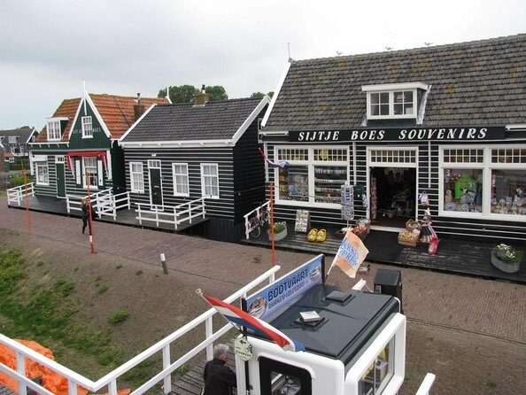 Windmill Tour from Amsterdam, Including Volendam & Marken - Stop 1: Zaanse Schans and the row of working windmills