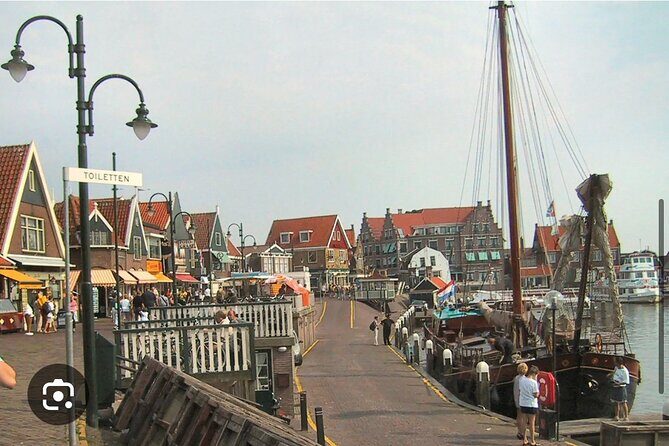 Windmills Country side tour Zaanse Schans-Cheesefactory-Volendam - Guide style and pacing: Omar, Ferry, and the private-driver reality check