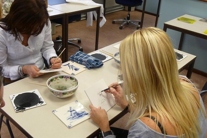 Workshop 'Paint your own Delft Blue Tile!' - Who Teaches, and Why Small-Group Help Changes the Result