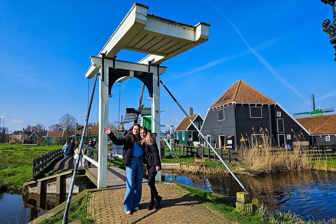 Zaanse Schans and Cheese Tasting Guided Tour from Amsterdam - Stop 1: Zaanse Schans Open-Air Museum and Its Working Windmills