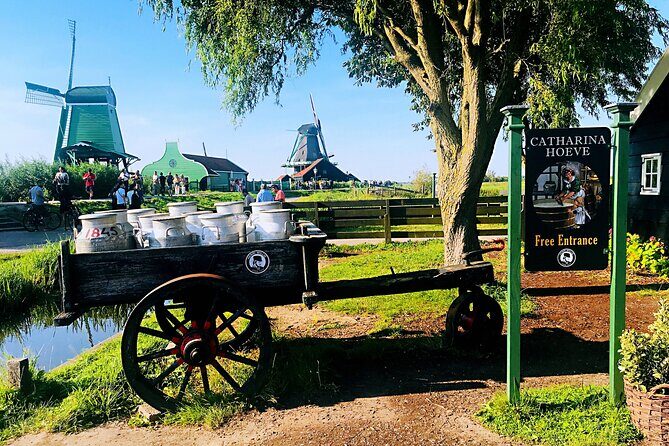 Zaanse Schans and Giethoorn Small-Group Tour with Hotel Pick-Up - Kooijman clogs and souvenirs: practical fun and a quick craft lesson
