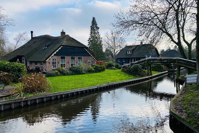 Zaanse Schans and Giethoorn Small-Group Tour with Hotel Pick-Up - Giethoorn: the Green Little Venice, with time to wander