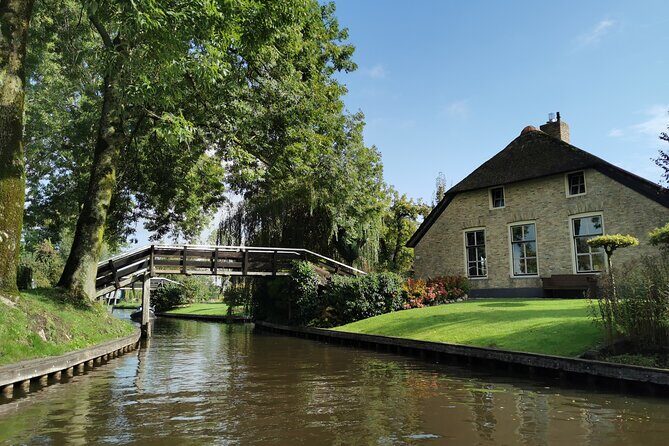 Zaanse Schans and Giethoorn Small-Group Tour with Hotel Pick-Up - Lunch, water, and budgeting like a pro