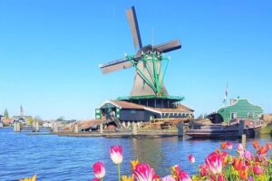 Zaanse Schans and Volendam Private Tour – Clogs, Cheese and More - Price and logistics: what you’re paying for (and what you’re not)