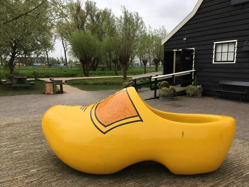 Zaanse Schans: Windmills, Clogs & Cheese by Electric Scooter - The first riding stretch: turning countryside time into real time