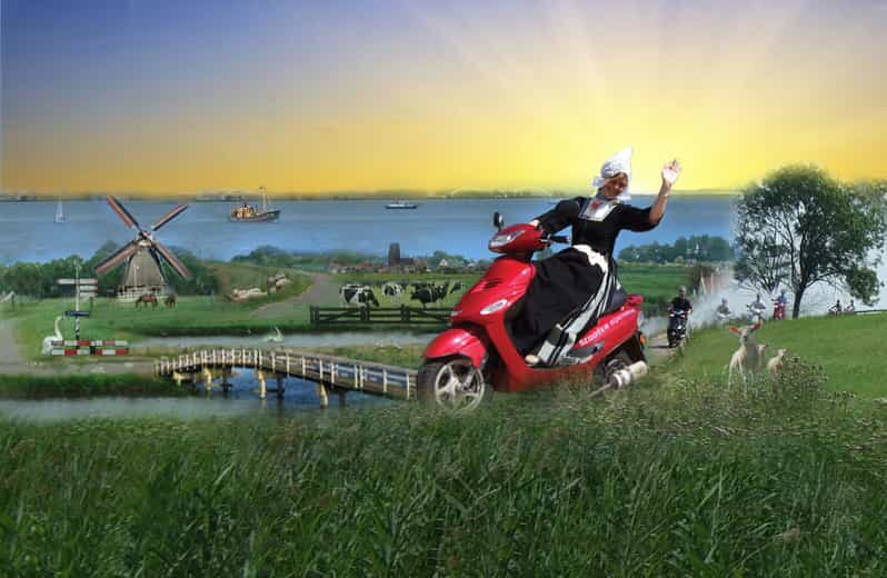Zaanse Schans: Windmills, Clogs & Cheese by Electric Scooter - Getting set up: instructions, test run, and the Routiq navigation app