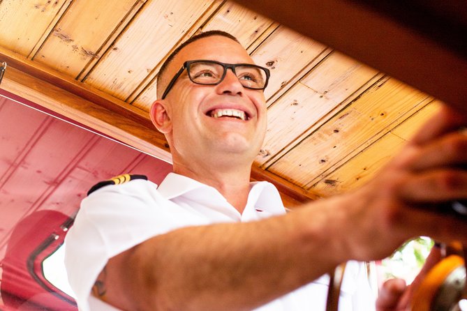 Amsterdam Small-Group Canal Cruise With Dutch Snacks and Drink - Dutch Snacks and Drinks on Board: The Part You’ll Actually Remember