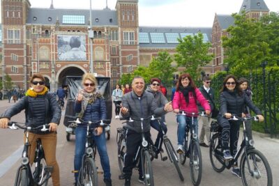Daily group bike tour in Spanish. - Jordaan: the canals, the calm, and the neighborhood feel