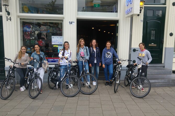 Daily group bike tour in Spanish. - Oud West and the trendier streets you can actually enjoy from a bike
