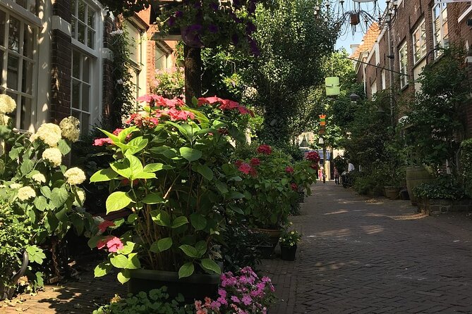 Haarlem Old Town Private Walking Tour - WWII hiding place: Dutch heroes and a more serious turn