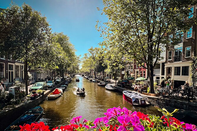 Humans of Amsterdam: Cultural Walking Tour incl. meeting 2 locals - Brouwerij de Prael: Craft Beer, a Toast, and a Local Mission