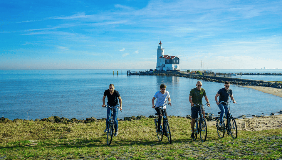Volendam: Bike Rental including Highlights-Routes - Edam’s canals and cheese culture in a few focused blocks