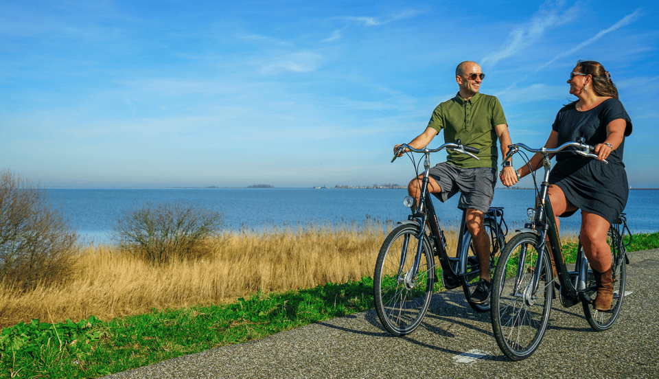 Volendam: Bike Rental including Highlights-Routes - Zuiderwoude and Broek in Waterland: walk first, bike second