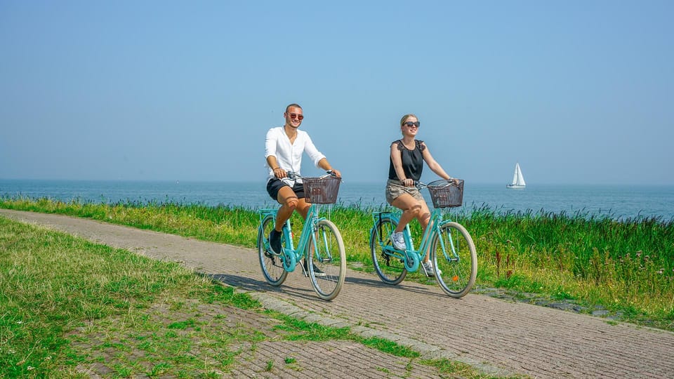 Volendam: Bike Rental including Highlights-Routes - Timing tips for one perfect day on a bike